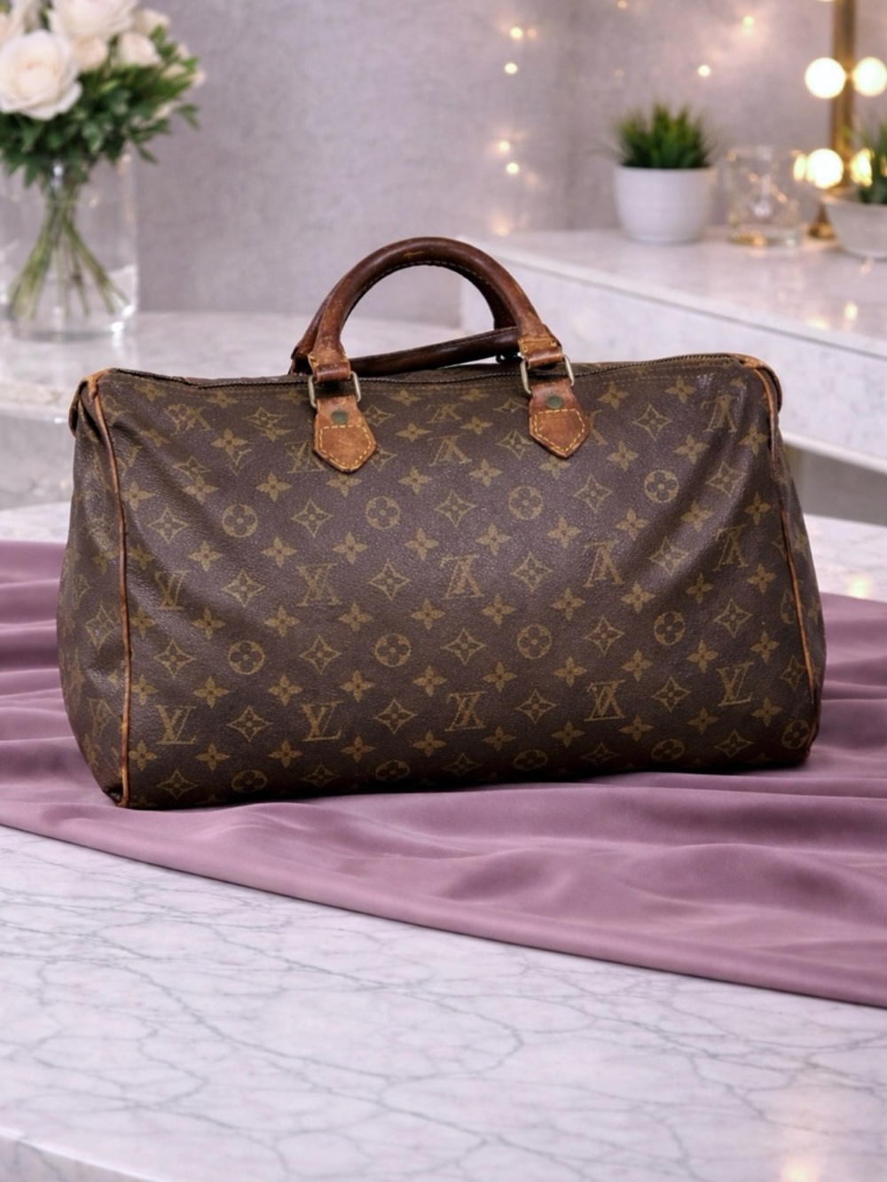 Louis Vuitton Speedy 40 Monogram Canvas travel bag. PRICED TO SALE